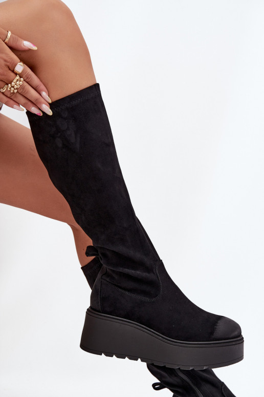 botas femininas Contra a estrada com uma plataforma I Koturnie Vinceza 58342 cor preta