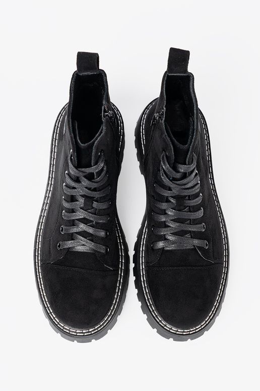 cor preta amarrado sapato z błyszczącym coraçãom