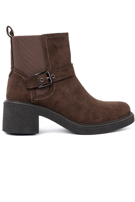 À moda cor marrom sapato em um calcanhar estável