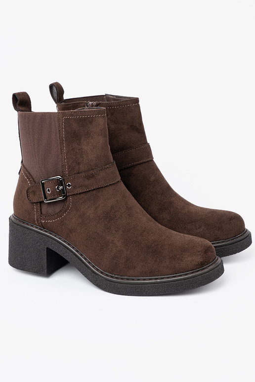 À moda cor marrom sapato em um calcanhar estável