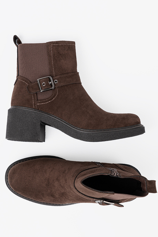 À moda cor marrom sapato em um calcanhar estável