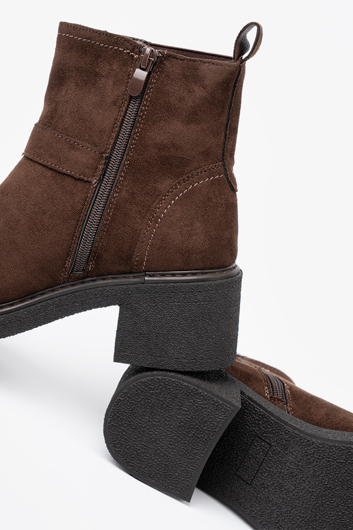 À moda cor marrom sapato em um calcanhar estável