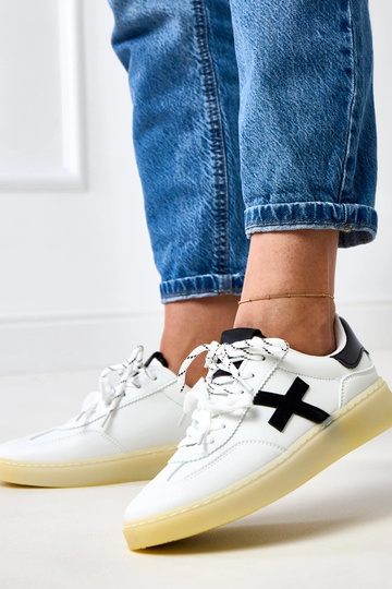 Tênis brancos com... 2