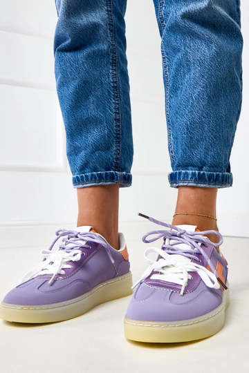 Tênis roxos com plataforma e detalhe laranja Eriksen