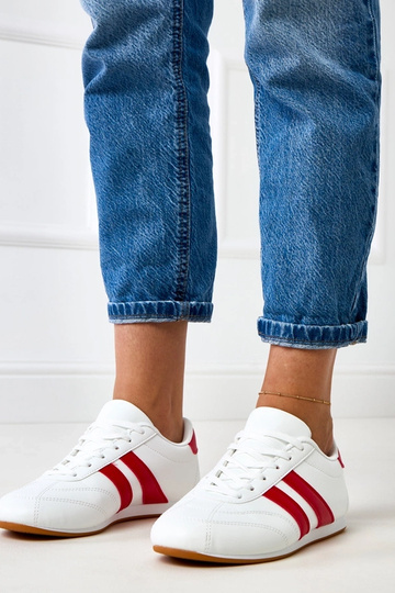 Tênis brancos tipo tênis...