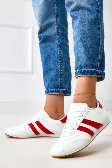 Tênis brancos tipo tênis... 2