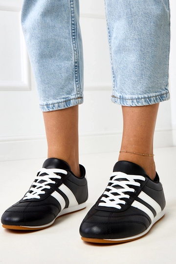 Tênis pretos tipo tênis com...