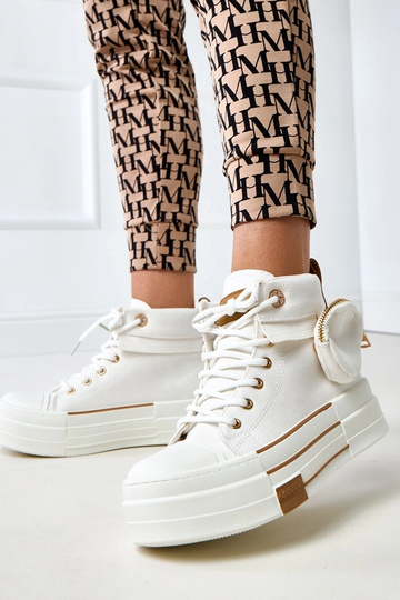 Tênis brancos altos com...