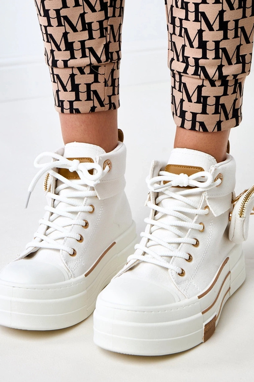 Tênis brancos altos com plataforma e... Tênis brancos altos com plataforma e...