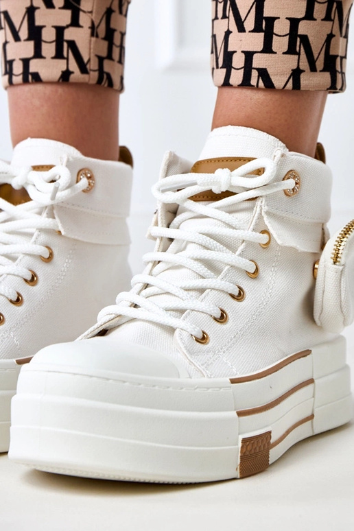 Tênis brancos altos com plataforma e... Tênis brancos altos com plataforma e...