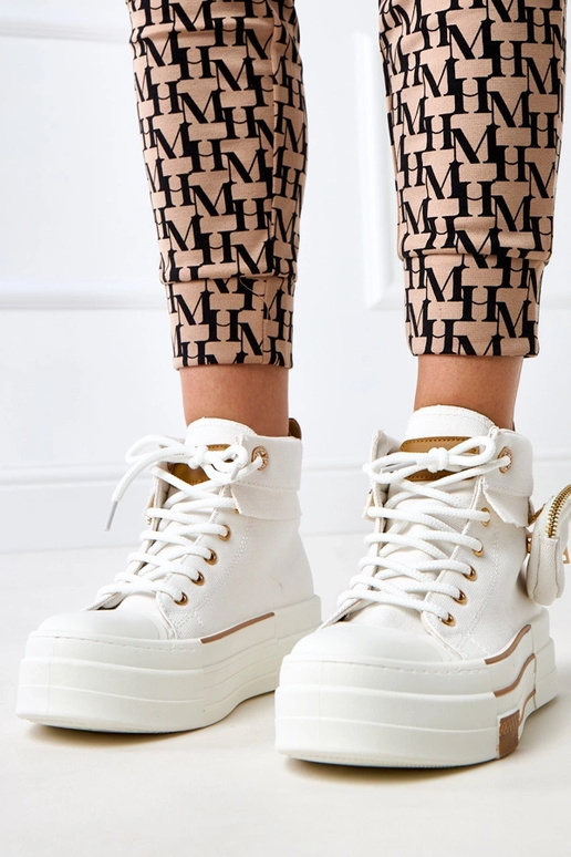 Tênis brancos altos com plataforma e... Tênis brancos altos com plataforma e...