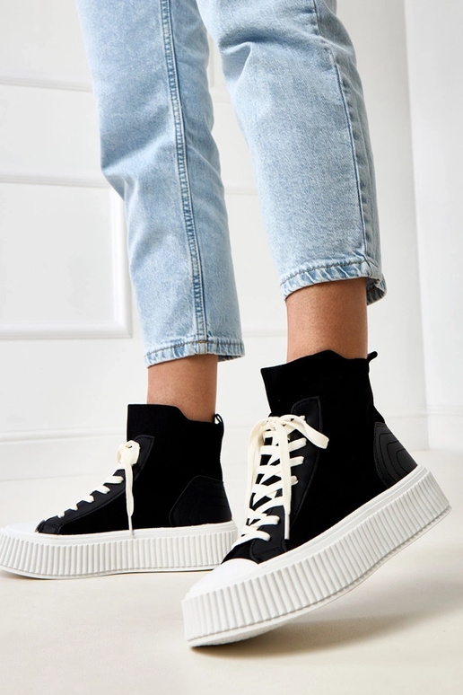 Tênis de cano baixo preto com estilo... Tênis de cano baixo preto com estilo...