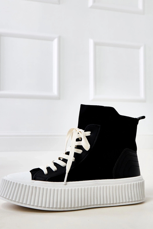 Tênis de cano baixo preto com estilo... Tênis de cano baixo preto com estilo...