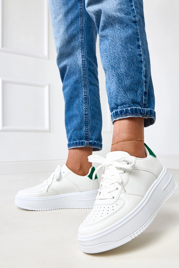 Tênis brancos com... 2