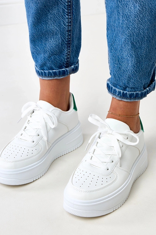 Tênis brancos com plataforma e...