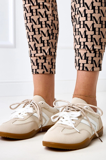 Tênis de praia cor areia...