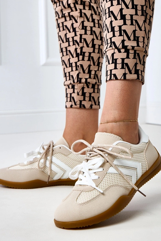 Tênis de praia cor areia com detalhe...