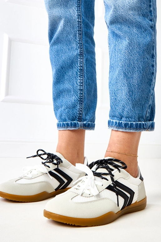 Tênis de praia brancos com detalhe...