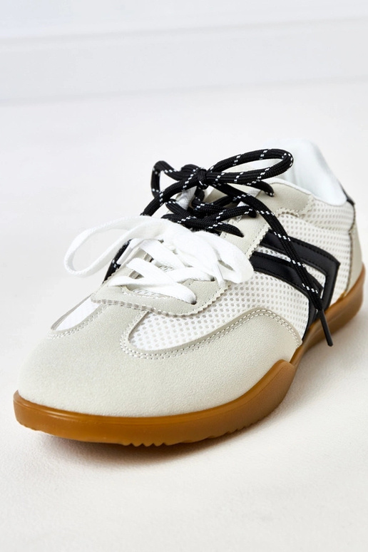 Tênis de praia brancos com detalhe...