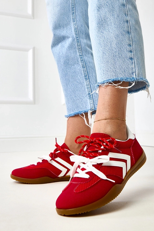 Tênis de praia vermelhos com detalhe...