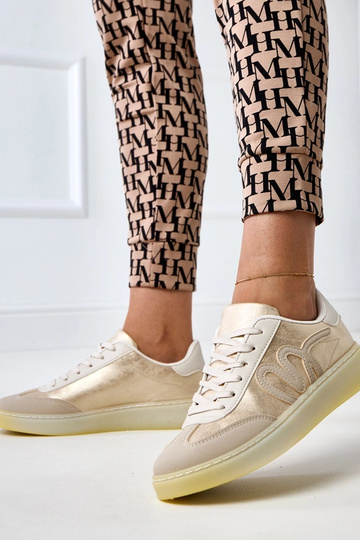 Tênis de plataforma cor areia com motivo dourado Izabell 2