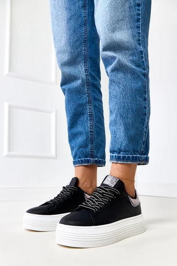 Tênis pretos com plataforma...