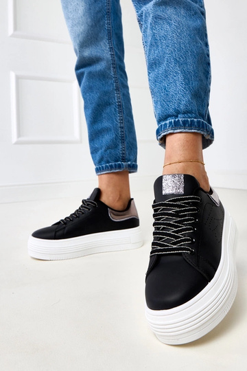 Tênis pretos com plataforma... 2