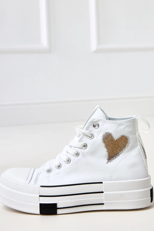 Tênis brancos de cano alto com... Tênis brancos de cano alto com...