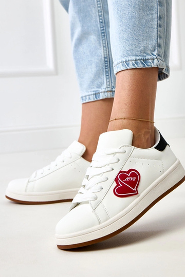 Tênis brancos com...