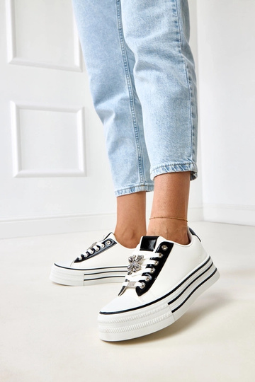 Tênis brancos com... 2