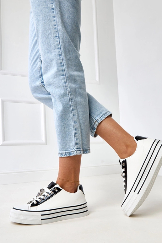 Tênis brancos com plataforma... Tênis brancos com plataforma...