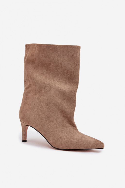 Um modelo atraente Botas femininas com salto fino bege Solvienne