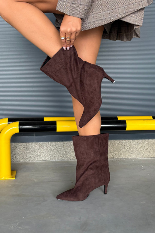 Um modelo atraente Botas femininas com salto fino CzekoladoParae Solvienne