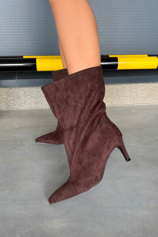 Um modelo atraente Botas femininas com salto fino CzekoladoParae Solvienne