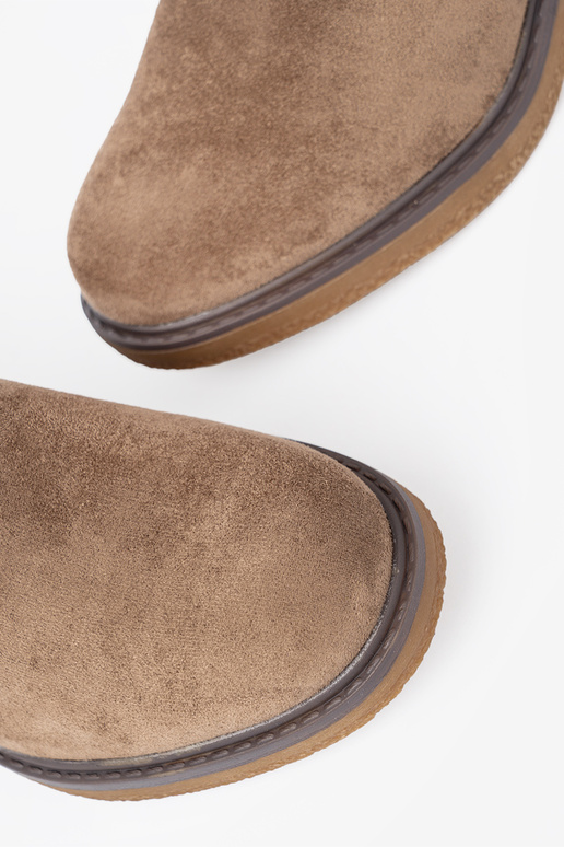 À moda sapato bege com salto confortável