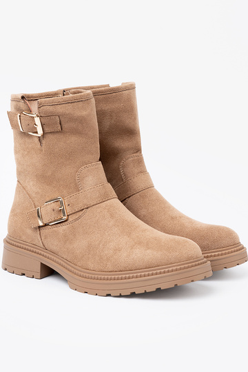 cor caramelo sapato z ozdobnymi douradomi klamrami