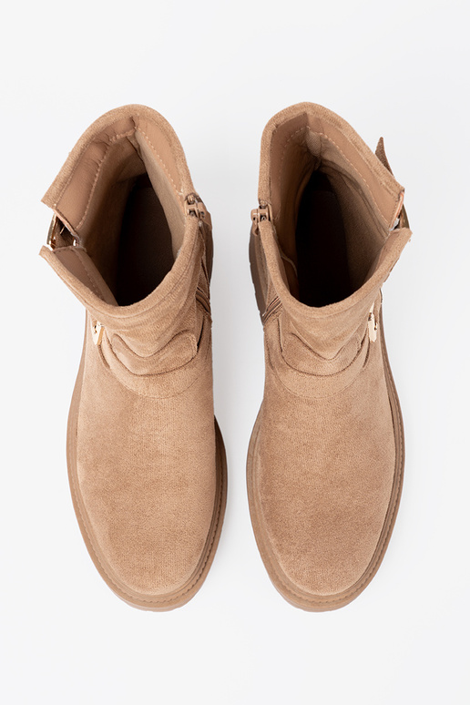 cor caramelo sapato z ozdobnymi douradomi klamrami