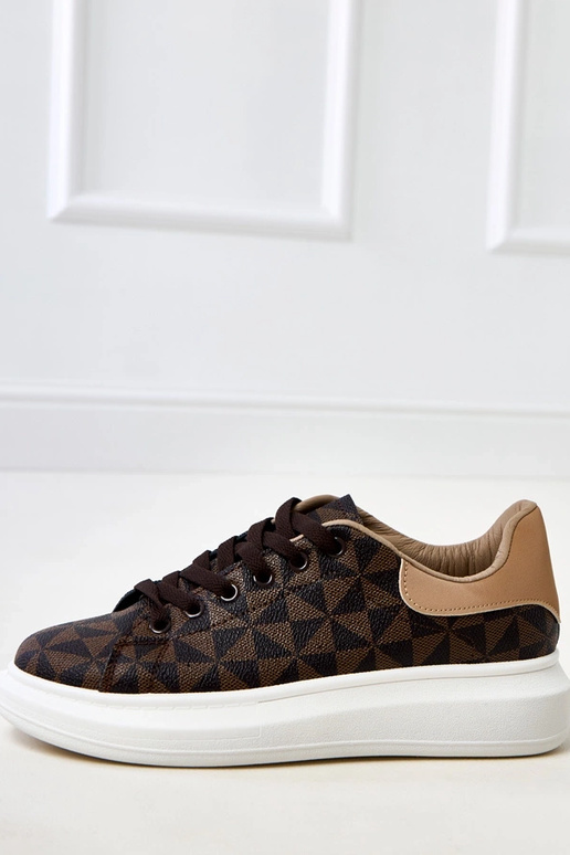 Tênis marrons com plataforma e padrão...