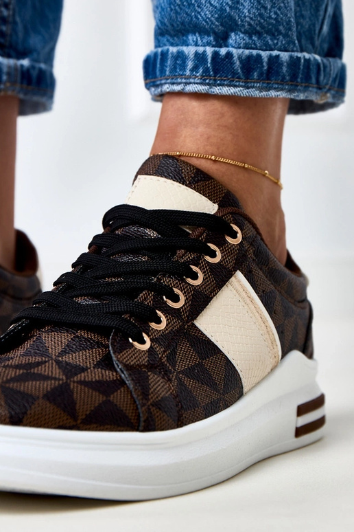 Tênis marrons com plataforma e faixa...