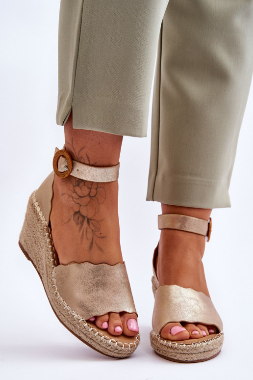 Pele Sandálias plataforma Comfort Shoe cor dourada Verola Pele Sandálias plataforma Comfort Shoe cor dourada Verola