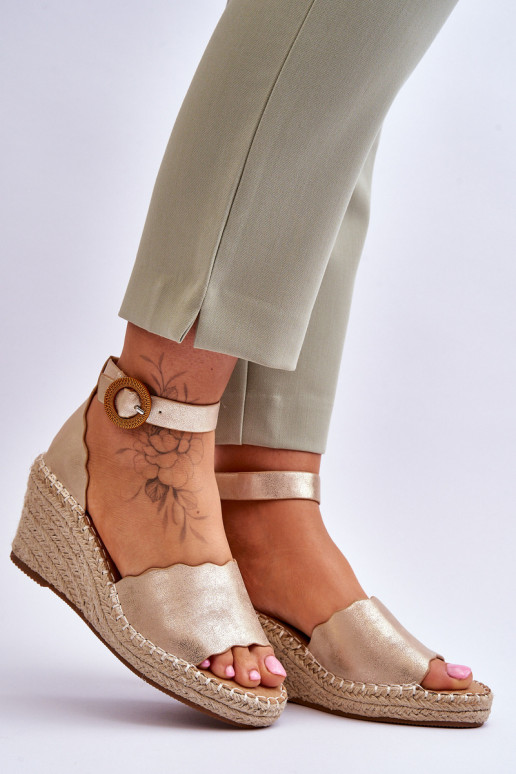 Pele Sandálias plataforma Comfort Shoe cor dourada Verola Pele Sandálias plataforma Comfort Shoe cor dourada Verola