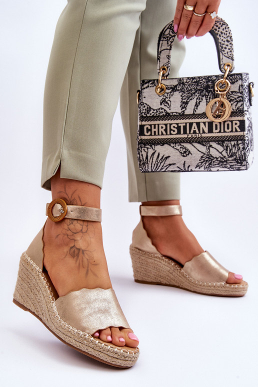 Pele Sandálias plataforma Comfort Shoe cor dourada Verola Pele Sandálias plataforma Comfort Shoe cor dourada Verola