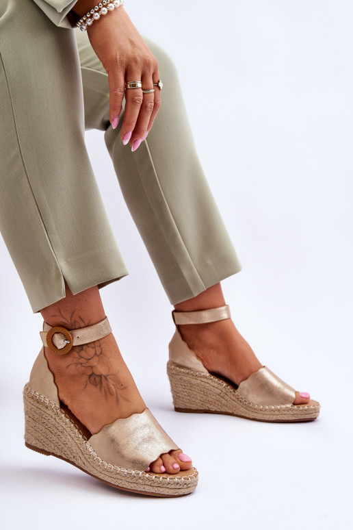 Pele Sandálias plataforma Comfort Shoe cor dourada Verola Pele Sandálias plataforma Comfort Shoe cor dourada Verola