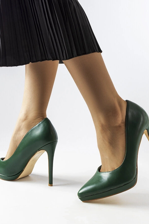 Salto alto clássico na cor verde...