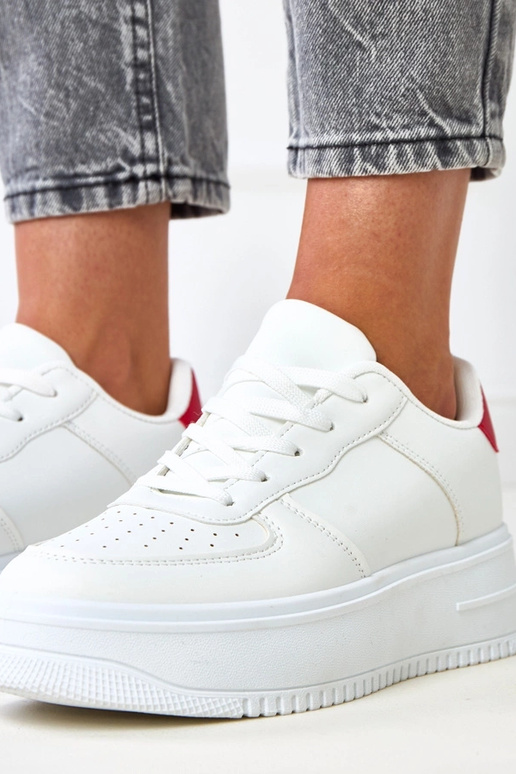 Tênis brancos com plataforma e...