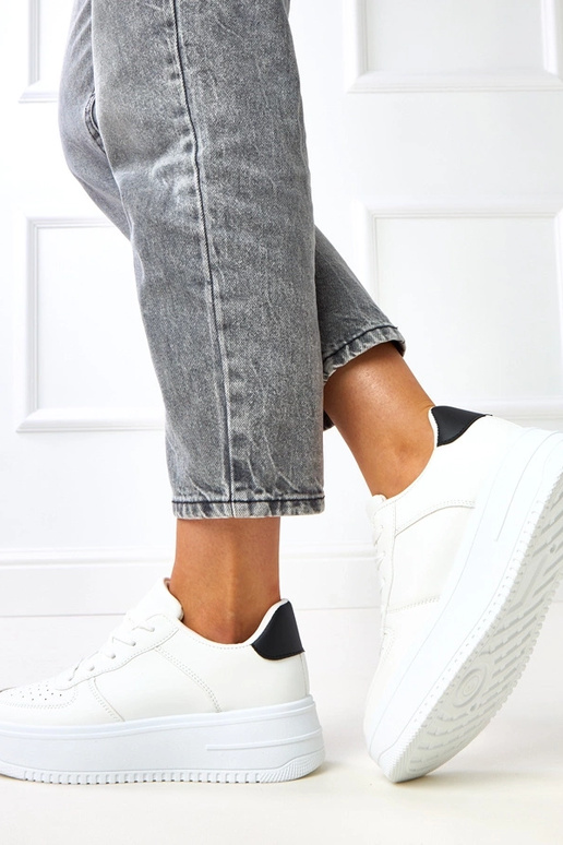 Tênis plataforma brancos com detalhe...