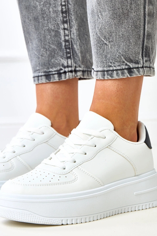 Tênis plataforma brancos com detalhe...