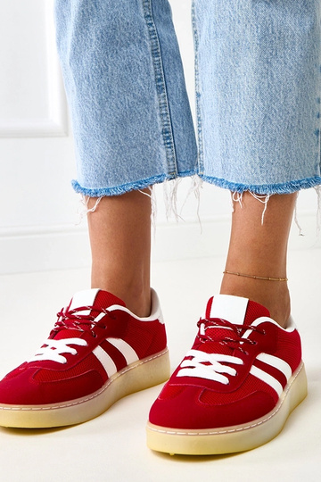 Tênis de rede vermelhos com detalhe branco Weka