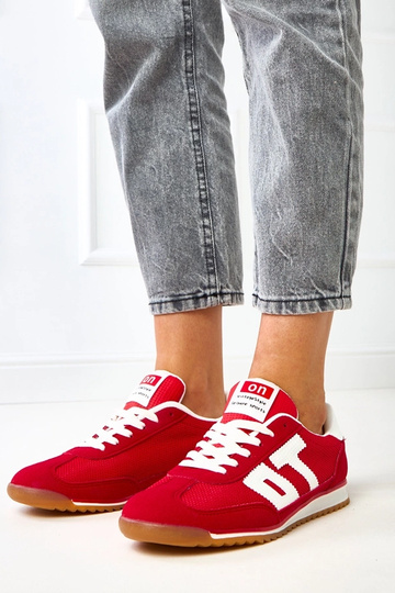 Tênis esportivos vermelhos...