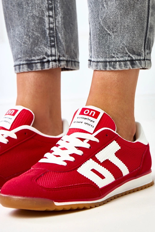 Tênis esportivos vermelhos com...